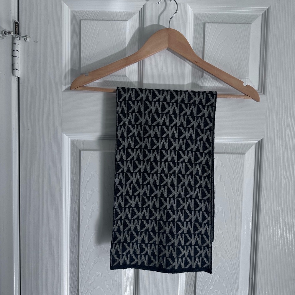MICHAEL Michael Kors Black and Light Gray Logo Scarf
